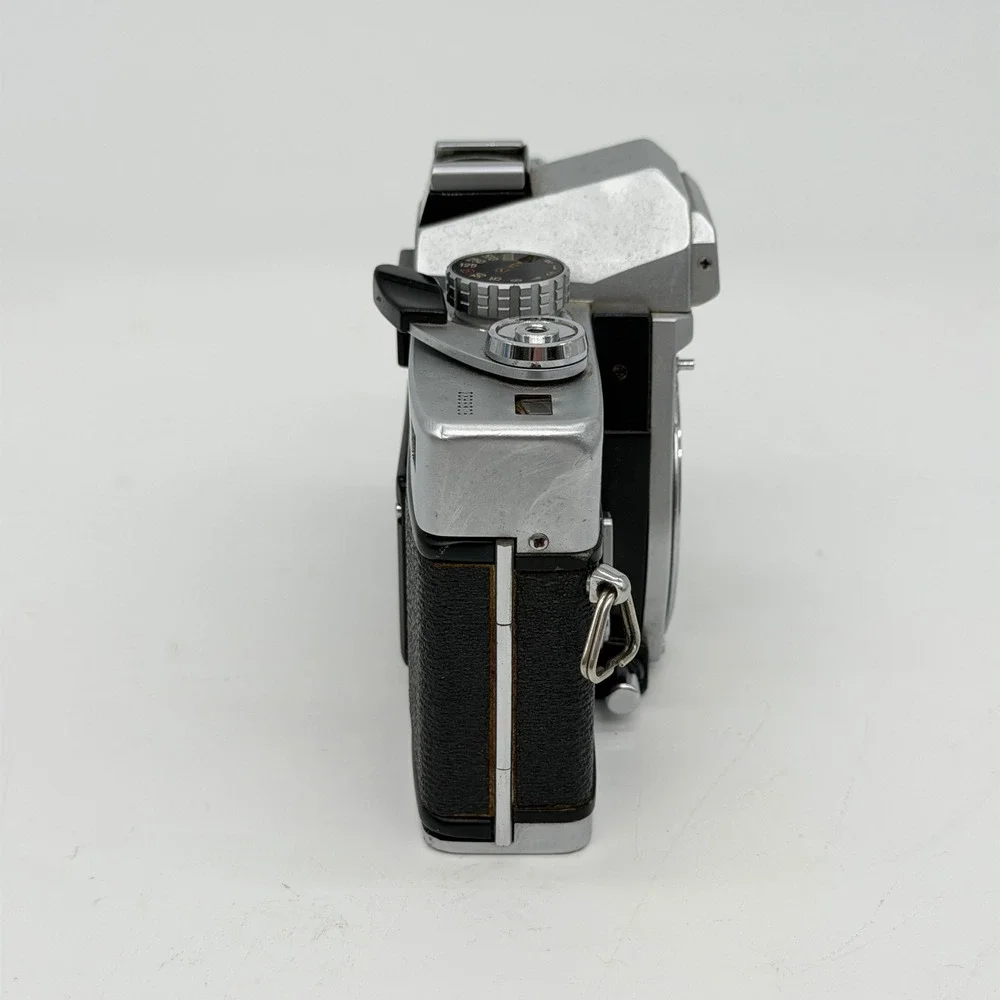 Minolta SRT 202 35mm SLR Film Camera Body Silver Black Vintage 2396308